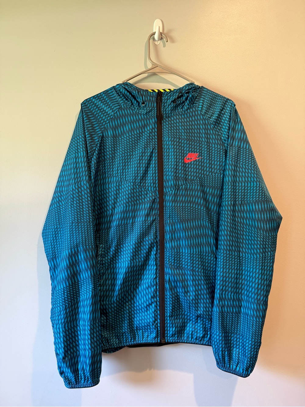 Men’s ’Nike’ lightweight windbreaker jacket